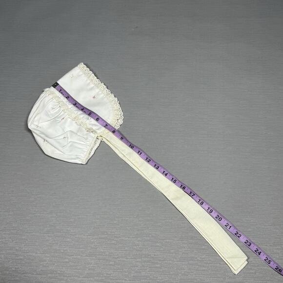 VTG Toddler Bonnet 2T White Eyelet Lace Floral Embroidery Bow Detail Neck Tie - Picture 8 of 8
